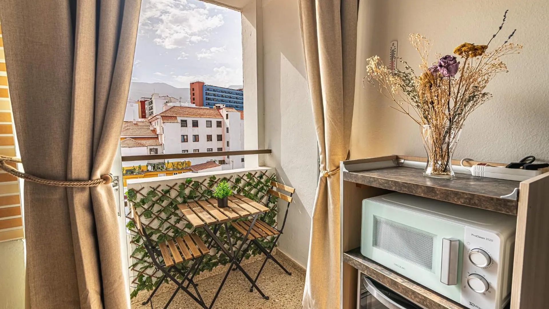 Apartamento En Puerto De La Cruz Con Vistas A La Ciudad By Alterhome España