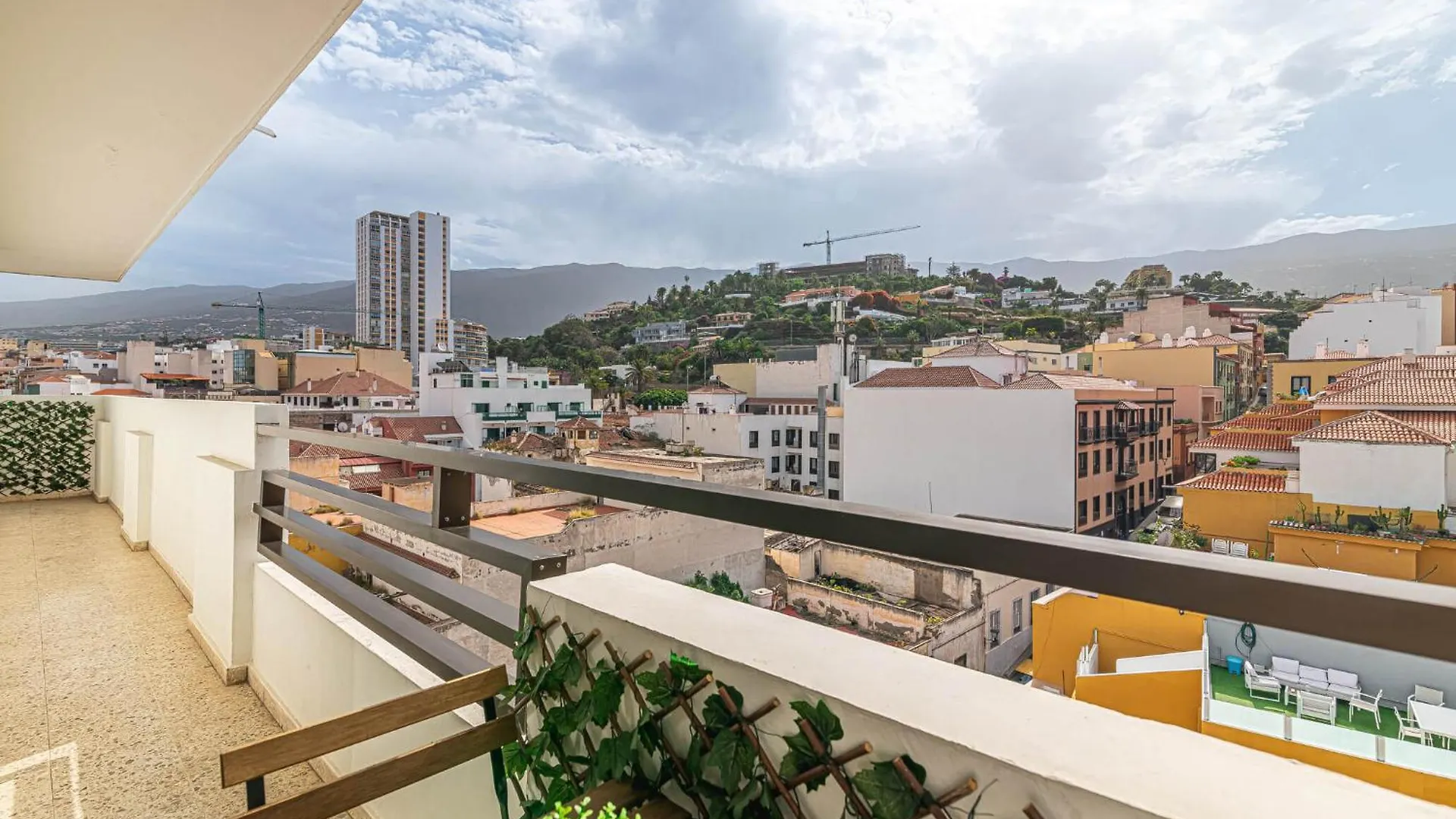 Apartamento En Puerto De La Cruz Con Vistas A La Ciudad By Alterhome